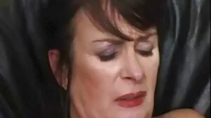 Sarah är en förtrollande svenskasexfilmer analberoende sexuell siren